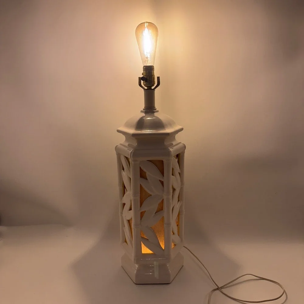 Vintage White Chinoiserie Pagoda Table Lamp Faux Bamboo Hollywood Regency